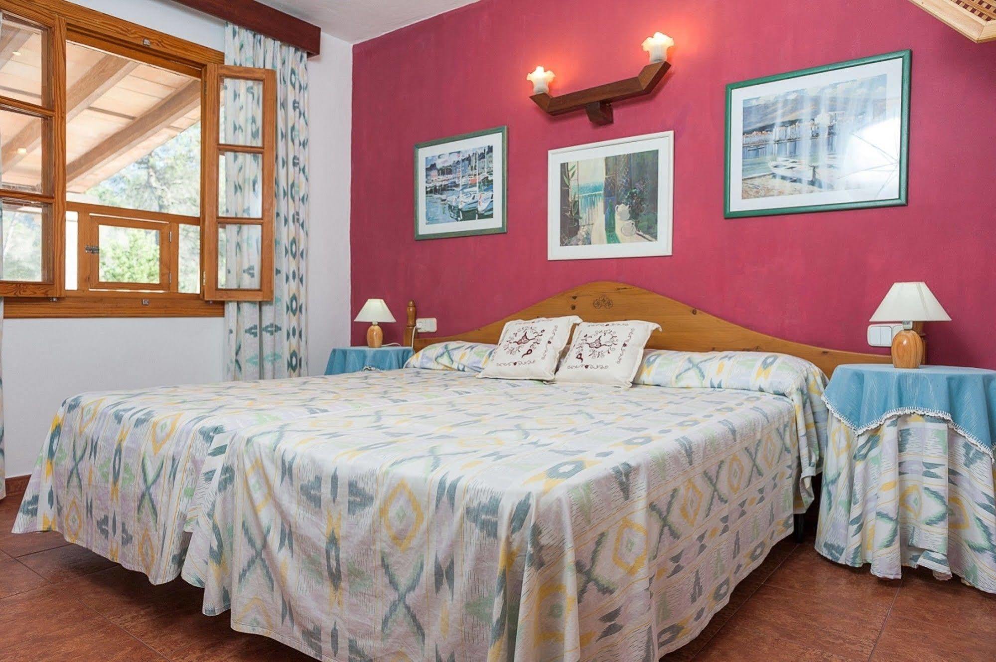 Els Pins Villa Crestatx Bagian luar foto